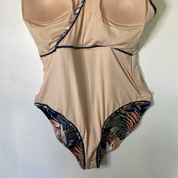 Garnet Hill Ruched V Neck One Piece Swimsuit Size 12 - Picture 9 of 12